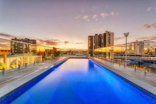 Inner City 1 Bedroom Apartment With Rooftop Pool And Parking - Serain Residences Brisbane Exterior photo